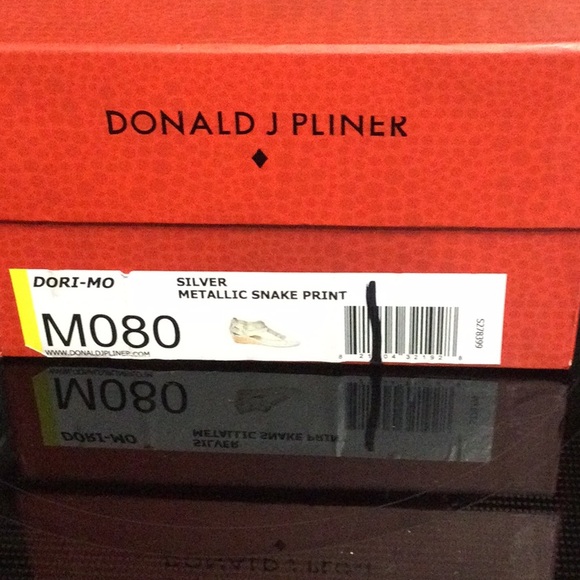 Donald J. Pliner Silver Metallic Snake Print Sandal Size 8 very gently worn - Picture 6 of 15